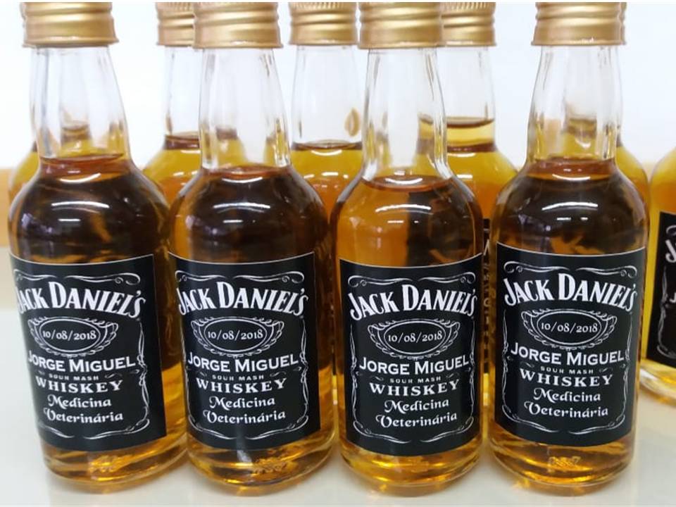 Mini Garrafinhas Whisky personalizadas Formatura Medicina