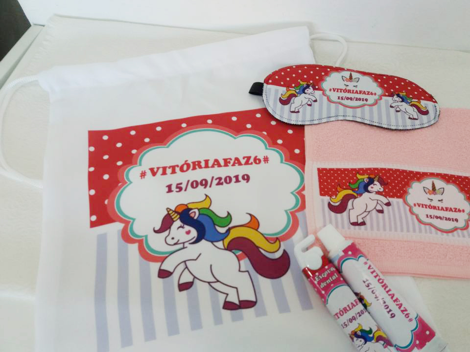 Kit Festa do Pijama completo personalizado (01 Mochila esportiva + 01 Máscara de dormir + 01 Kit Higiene